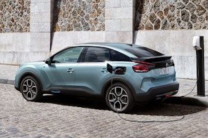 Citroën offre un leasing à 0,99 % et des primes top.