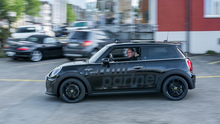 30 Elektroautos für Cerutti Partner